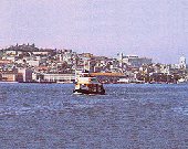 Barco frente a Lisboa